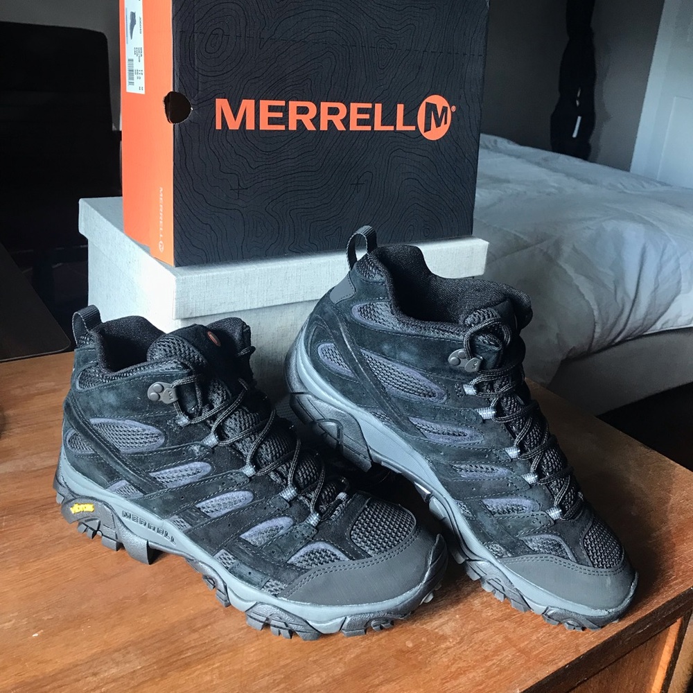 Brand New Unworn Men’s Merrell Boots.  Moab 2 Vent Mid. USA 12. EUROPEAN 46.5.